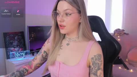 Jess online show from September 11, 2025, 3:01 pm