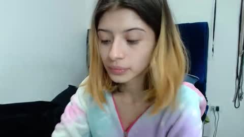 kratos_and_afrodita online show from October 27, 2025, 5:50 pm