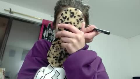 kratos_and_afrodita online show from December 18, 2025, 4:57 pm