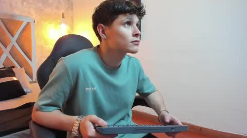 Snapshot of kraven_lust chatting on April 5, 2026, 3:04 am Kraven online show from April 5, 2026, 3:04 am