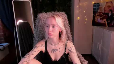 Snapshot of kris_grant chatting on November 14, 2025, 10:25 am kris_grant online show from November 14, 2025, 10:25 am