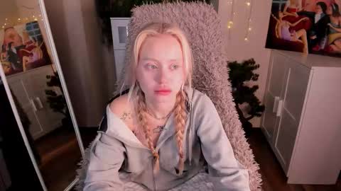 Snapshot of kris_grant chatting on December 4, 2025, 10:35 am kris_grant online show from December 4, 2025, 10:35 am