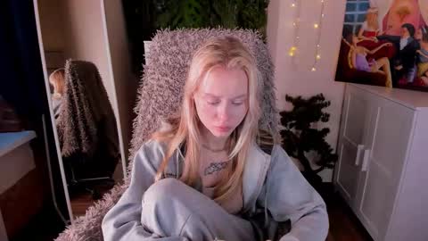 Snapshot of kris_grant chatting on December 5, 2025, 10:35 am kris_grant online show from December 5, 2025, 10:35 am