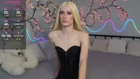 Snapshot of kris_mon chatting on February 13, 2026, 1:23 am Kris online show from February 13, 2026, 1:23 am