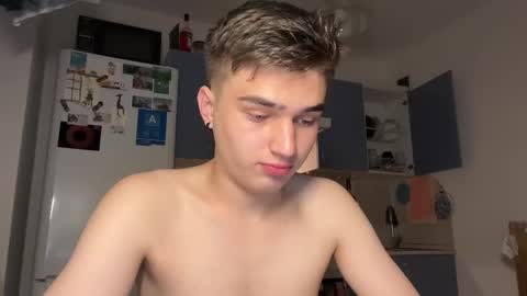 Snapshot of kris_robinson chatting on September 12, 2025, 12:44 am Kris online show from September 12, 2025, 12:44 am