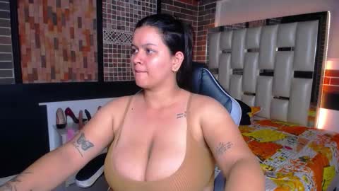 kriss_sweetboobs online show from September 18, 2025, 6:43 pm