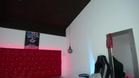 kriss_sweetboobs online show from May 18, 2026, 11:16 am