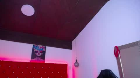 kriss_sweetboobs online show from May 27, 2026, 1:08 pm