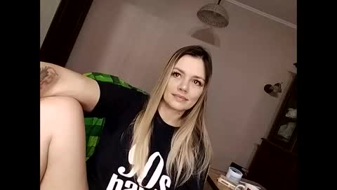 Snapshot of krisssexi chatting on January 27, 2025, 1:09 pm KrissSexi online show from January 27, 2025, 1:09 pm