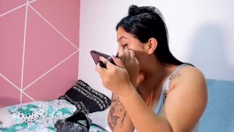 Snapshot of krissttal__ chatting on September 25, 2025, 9:57 am kristal online show from September 25, 2025, 9:57 am