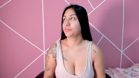 Snapshot of krissttal__ chatting on October 3, 2025, 10:01 am kristal online show from October 3, 2025, 10:01 am