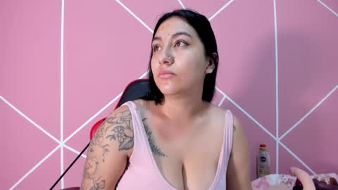 Snapshot of krissttal__ chatting on October 4, 2025, 9:40 am kristal online show from October 4, 2025, 9:40 am