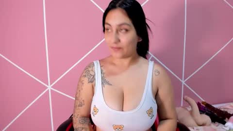 Snapshot of krissttal__ chatting on October 4, 2025, 11:36 pm kristal online show from October 4, 2025, 11:36 pm