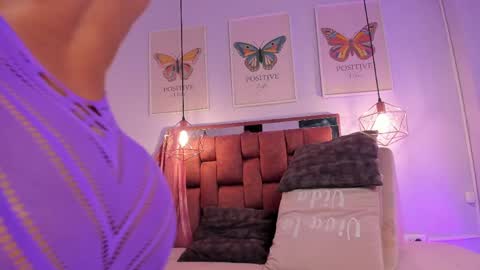 Snapshot of kristakinnky chatting on April 16, 2026, 12:06 pm BETANIA online show from April 16, 2026, 12:06 pm