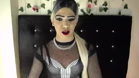 kristal_queen01 online show from May 17, 2026, 8:12 am