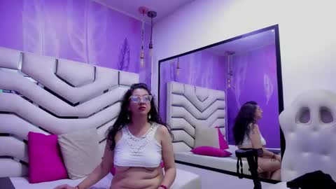 kristalvelvet online show from January 15, 2026, 4:17 am