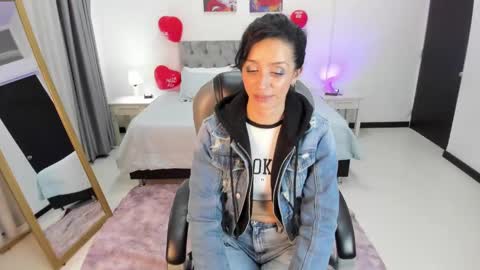 Snapshot of kristen_garner chatting on February 17, 2025, 7:42 pm Sophia online show from February 17, 2025, 7:42 pm