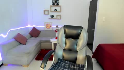 Sophia online show from December 2, 2025, 7:09 pm