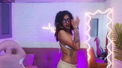 kristen_tay online show from January 14, 2025, 6:07 pm