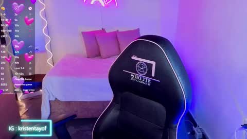 kristen_tay online show from October 19, 2025, 3:07 am