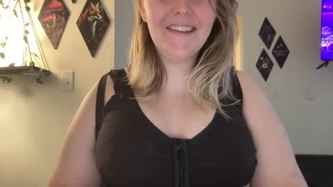 Kristi 3 online show from February 18, 2025, 4:16 pm