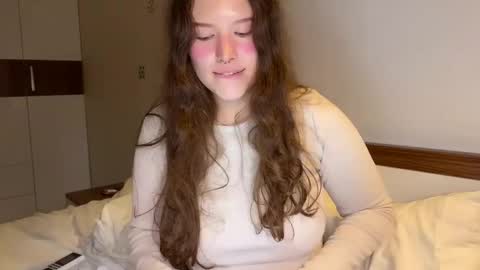 Snapshot of kristiekitty chatting on May 3, 2026, 11:33 pm kristiekitty online show from May 3, 2026, 11:33 pm