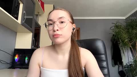 Mila online show from May 14, 2026, 11:06 am