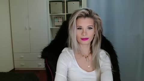 KristineAmore online show from November 6, 2025, 7:42 am