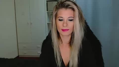 KristineAmore online show from November 14, 2025, 4:17 pm