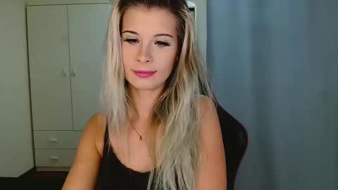 KristineAmore online show from December 17, 2025, 3:29 pm