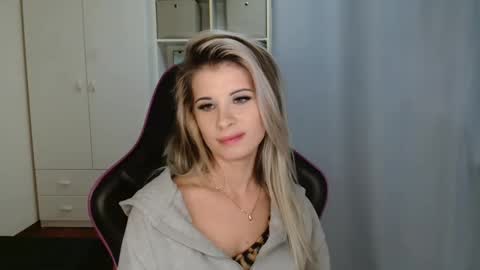 KristineAmore online show from December 18, 2025, 7:31 pm