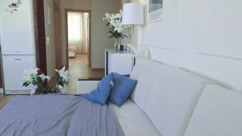 Kristi online show from April 13, 2026, 4:51 am