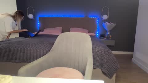 Kristi online show from October 24, 2025, 4:20 am