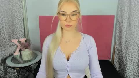 Snapshot of kristyflowers chatting on January 17, 2026, 3:17 pm KristyFlowers online show from January 17, 2026, 3:17 pm