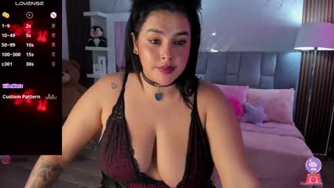 Snapshot of krysstal__ chatting on February 25, 2025, 10:26 am online show from February 25, 2025, 10:26 am