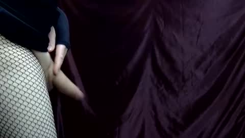 Krystalkummingss online show from November 15, 2025, 3:52 pm