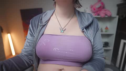 Snapshot of krystalsyxx chatting on February 3, 2025, 7:31 pm Krystal Syx online show from February 3, 2025, 7:31 pm