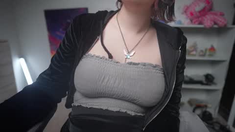 Snapshot of krystalsyxx chatting on March 8, 2025, 11:18 pm Krystal Syx online show from March 8, 2025, 11:18 pm