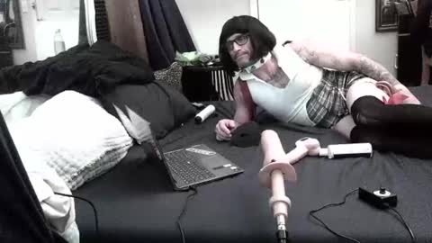 krystltymeup online show from November 19, 2025, 11:54 am