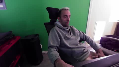 Snapshot of kuruptxxx chatting on December 18, 2024, 6:57 pm kuruptxxx online show from December 18, 2024, 6:57 pm