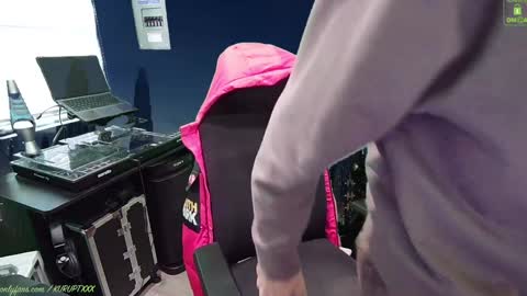 Snapshot of kuruptxxx chatting on January 3, 2025, 5:42 pm kuruptxxx online show from January 3, 2025, 5:42 pm