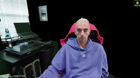 Snapshot of kuruptxxx chatting on January 4, 2025, 8:16 pm kuruptxxx online show from January 4, 2025, 8:16 pm