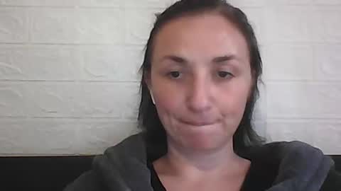 kusia032132 online show from November 28, 2025, 9:45 am