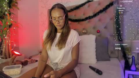 Snapshot of kyaraebony_ chatting on January 2, 2025, 3:26 am kyaraebony_ online show from January 2, 2025, 3:26 am