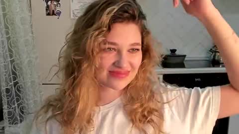 Snapshot of kylieblond chatting on February 22, 2025, 8:42 pm Din online show from February 22, 2025, 8:42 pm