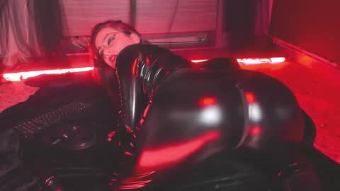 K Y L I E online show from November 4, 2025, 8:19 pm