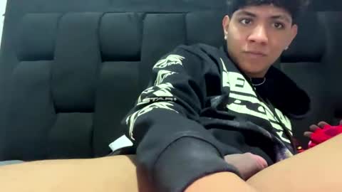 Snapshot of kylo_boy04 chatting on December 19, 2025, 4:25 pm steven online show from December 19, 2025, 4:25 pm