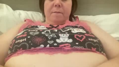 Snapshot of kylorencat chatting on February 16, 2025, 1:36 am KYLO online show from February 16, 2025, 1:36 am