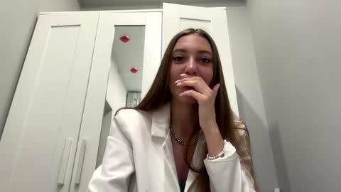 Selena online show from March 20, 2026, 3:44 am