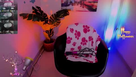 Kyomi online show from November 14, 2025, 1:43 pm